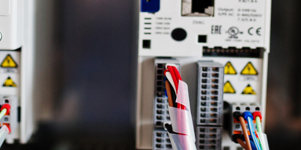 Choosing the Right Feeder Pillar Panel for Your Commercial Building's Power Needs